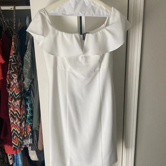 vince camuto white off the shoulder dress Vince Camuto Women's White Floral Off The Shoulder Midi Dress Size XL